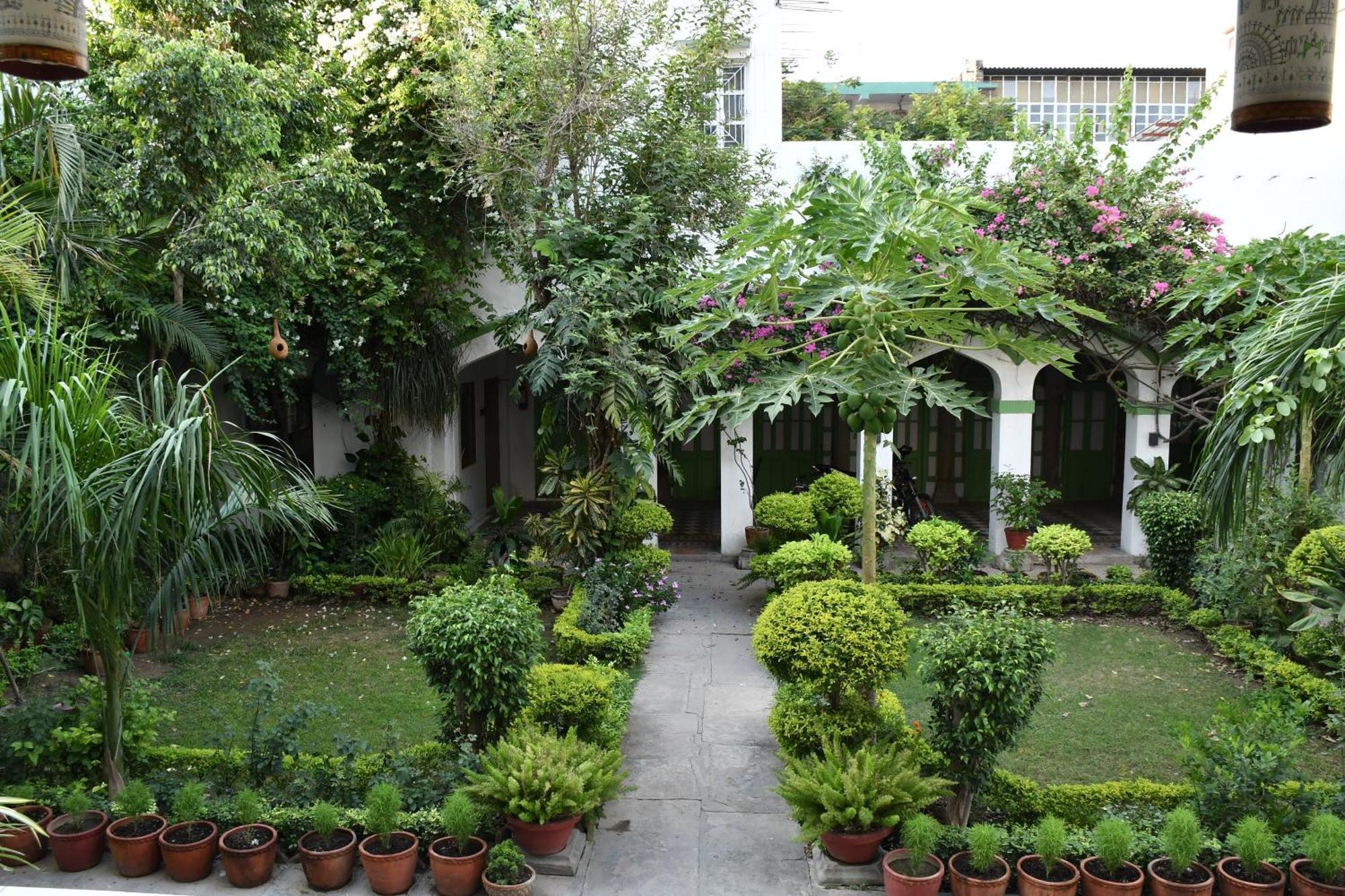 Nawab Ki Deohri - 1 Km Kashi Vishwanath Temple *