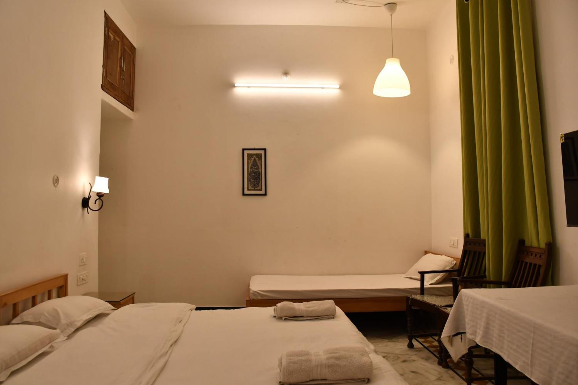 Nawab Ki Deohri - 1 Km Kashi Vishwanath Temple Homestay *