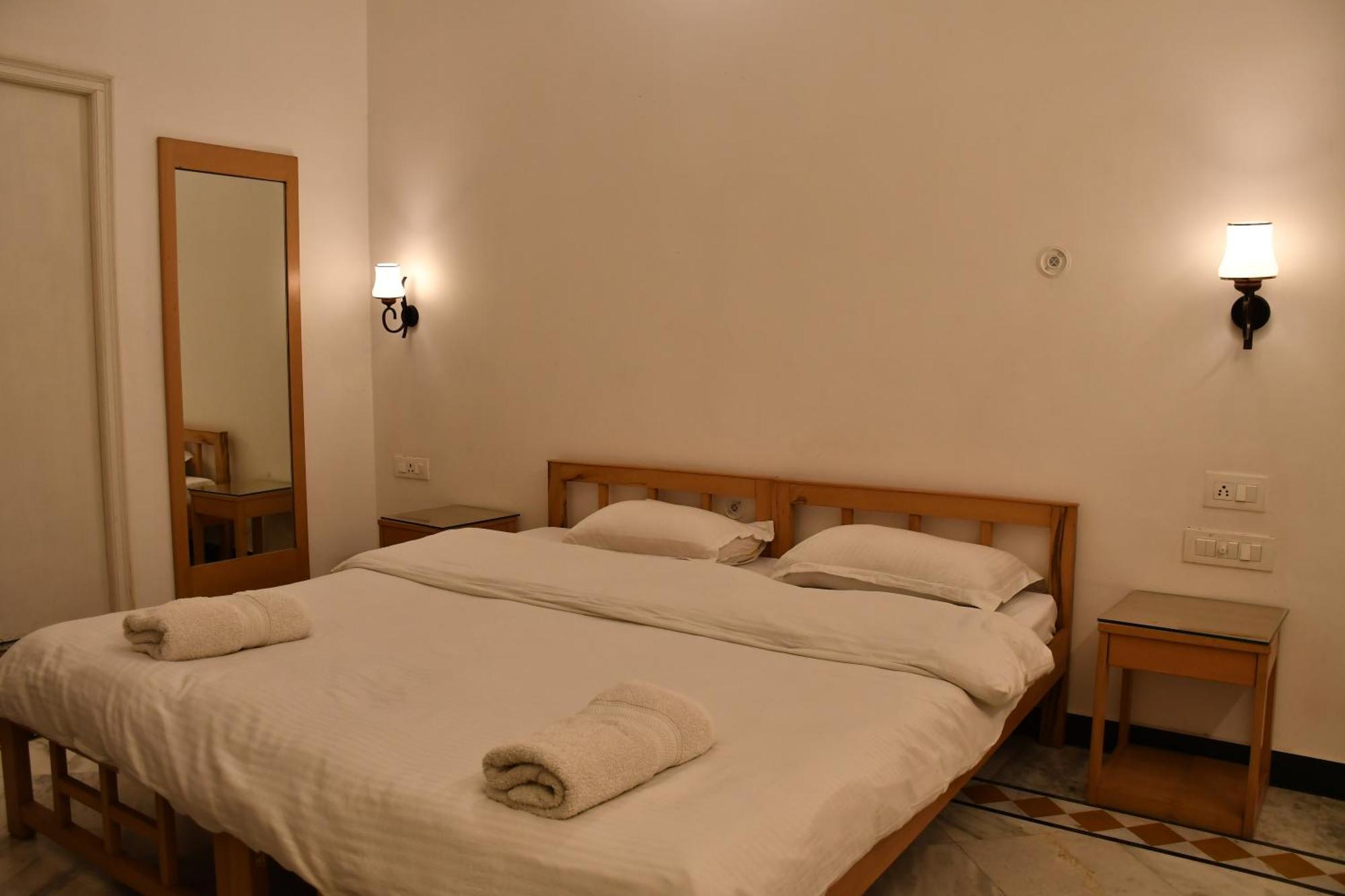Homestay Nawab Ki Deohri - 1 Km Kashi Vishwanath Temple *