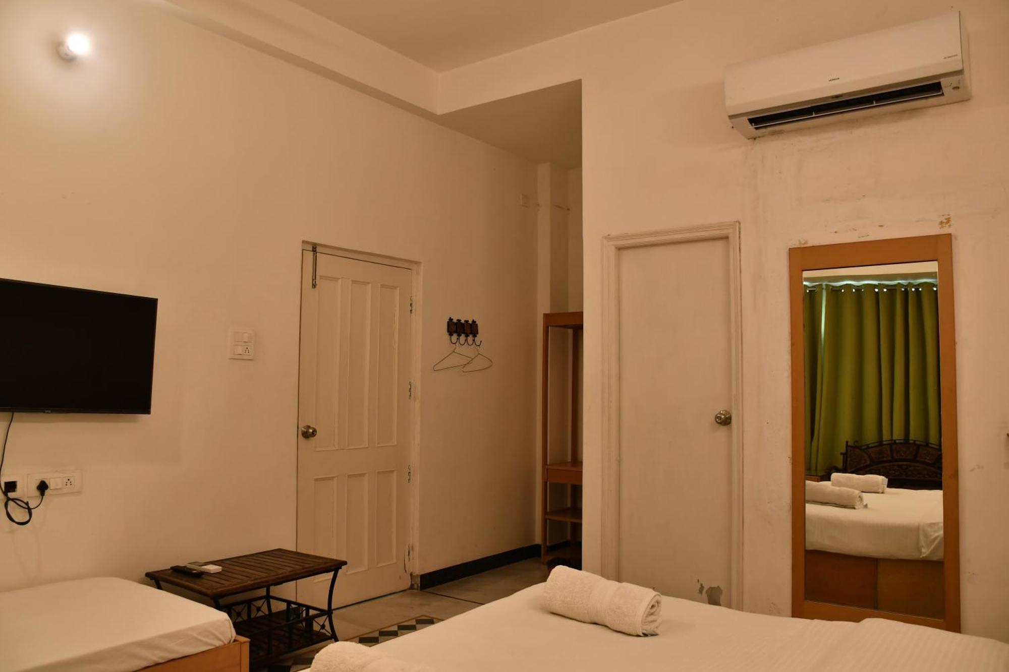 Nawab Ki Deohri - 1 Km Kashi Vishwanath Temple Homestay *