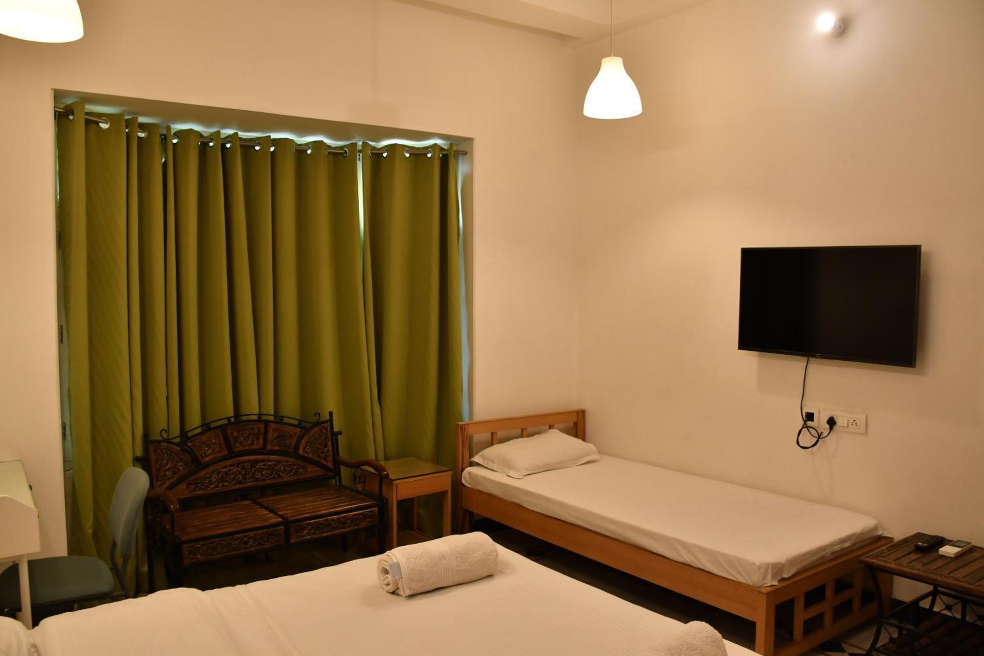 Nawab Ki Deohri - 1 Km Kashi Vishwanath Temple Homestay *