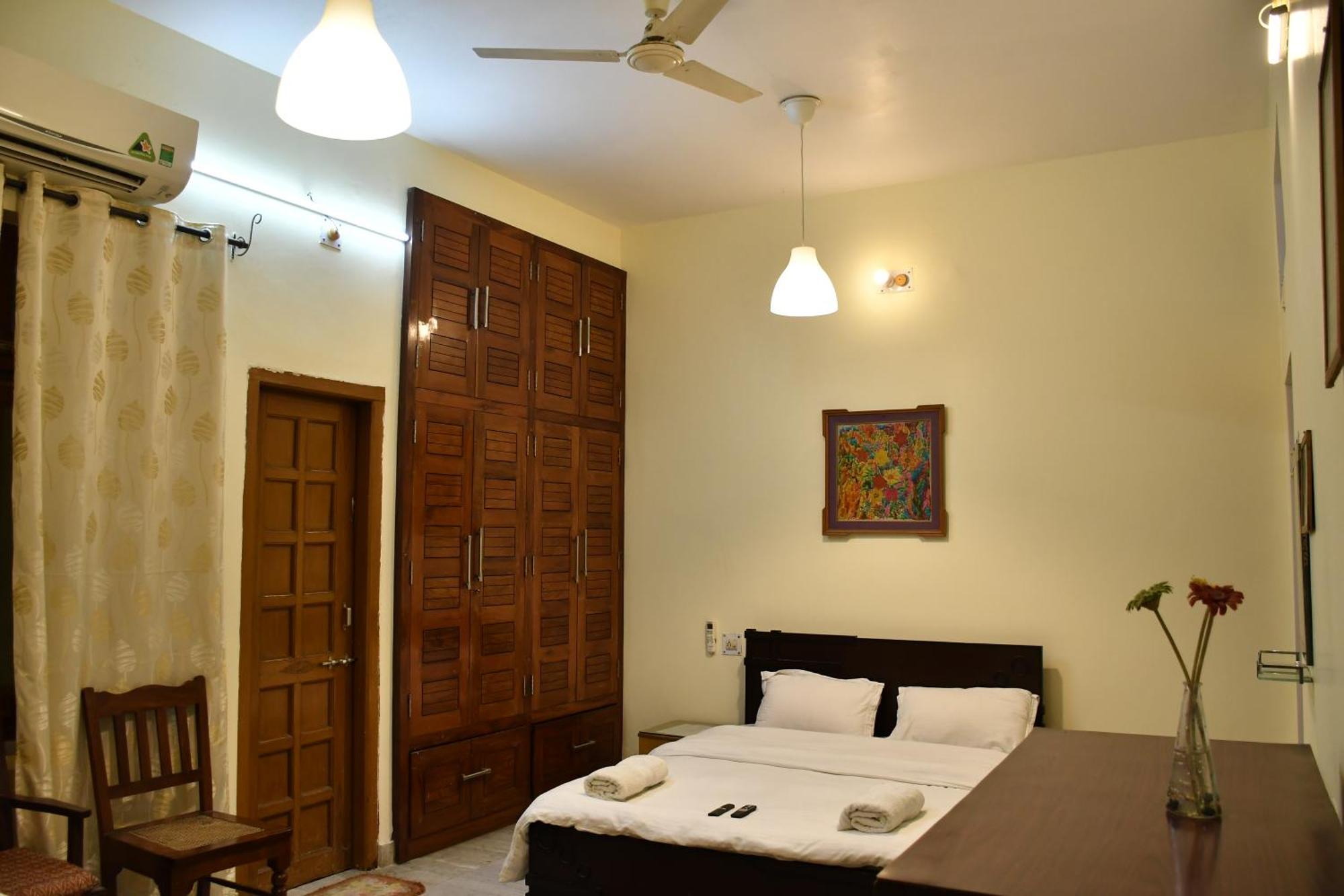 Nawab Ki Deohri - 1 Km Kashi Vishwanath Temple Homestay